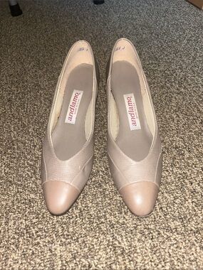Andiamo Women's Taupe Pointed-Toe Low Heels